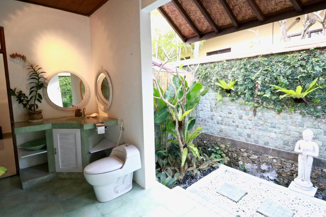 Villa Santai, Huge Garden Square