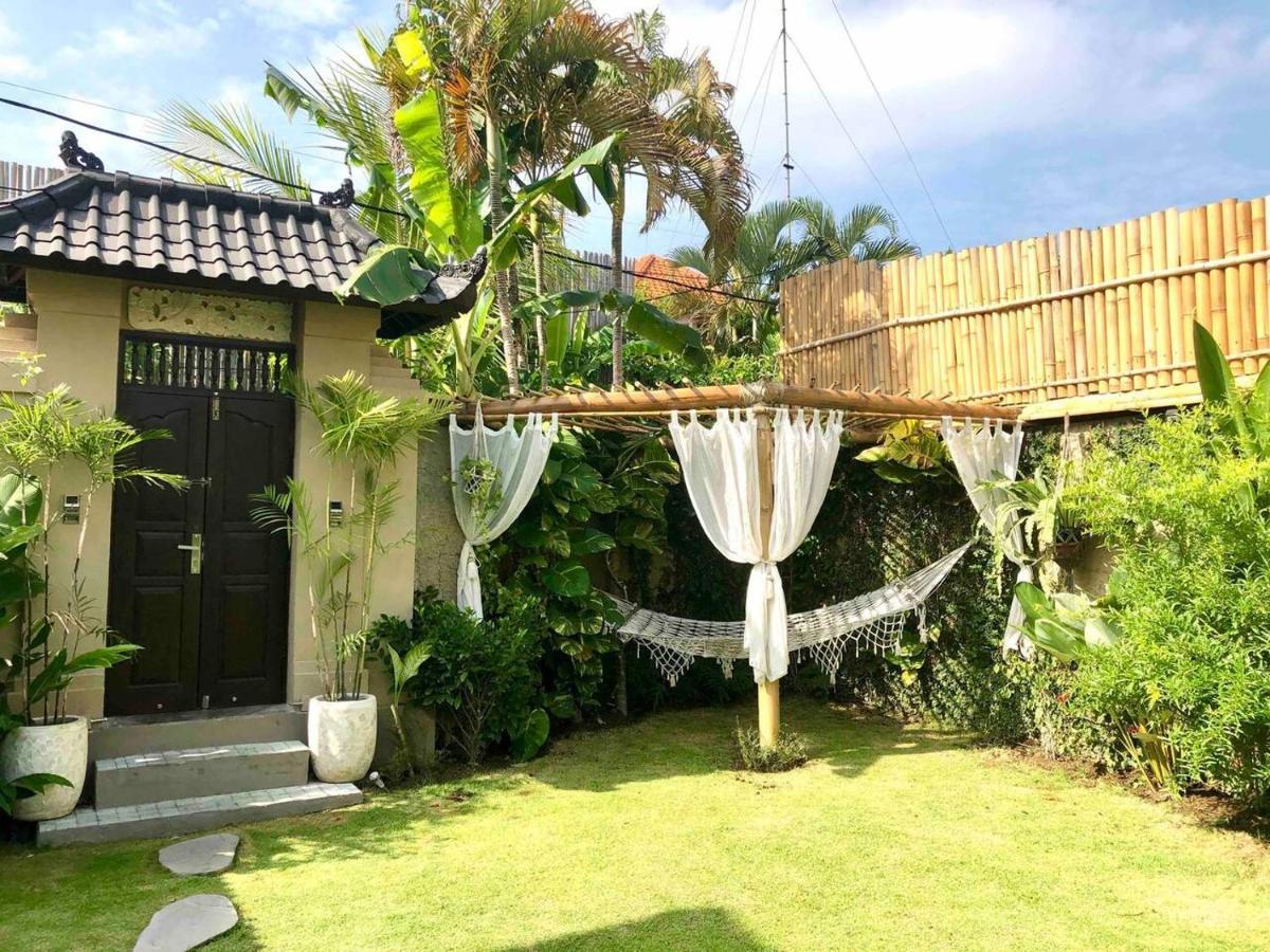 Santai, Huge Garden Square Villa Seminyak (Bali)