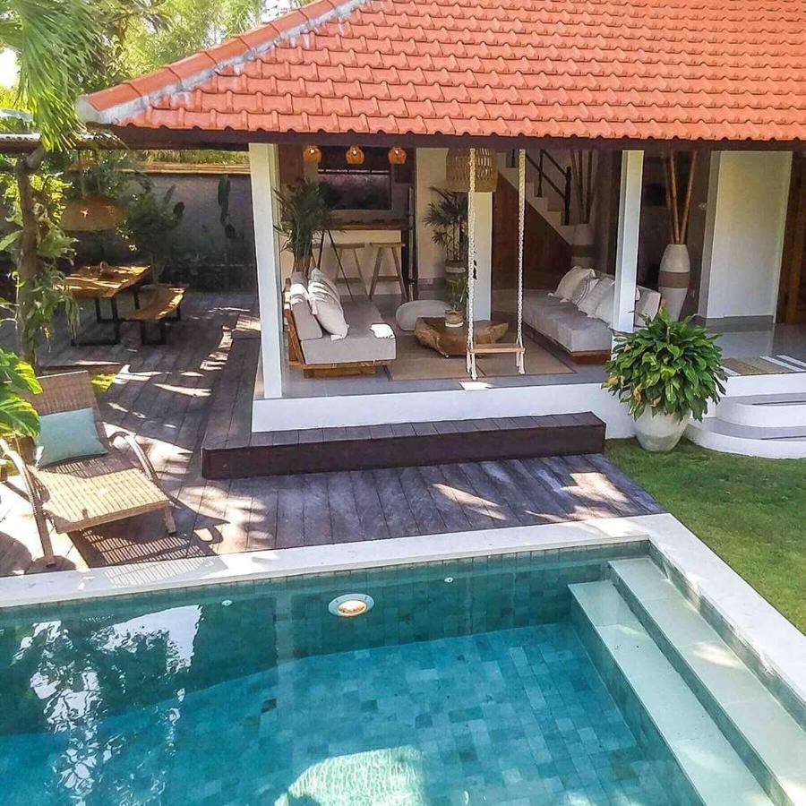 Santai, Huge Garden Square Villa Seminyak (Bali)