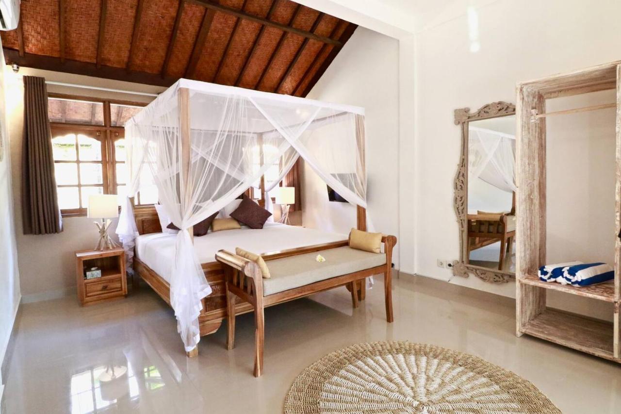 Santai, Huge Garden Square Villa Seminyak (Bali)